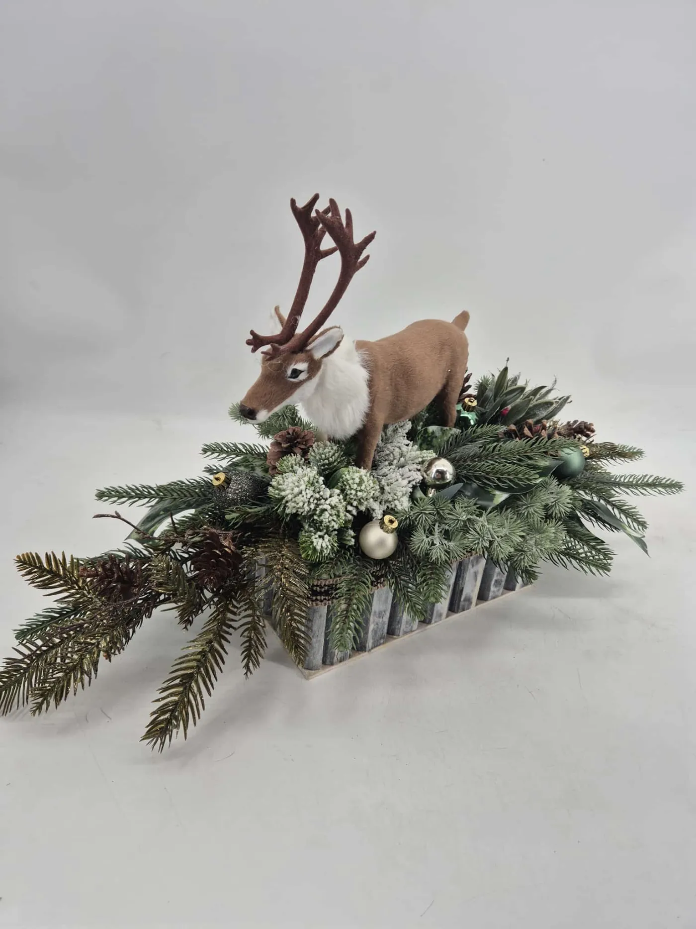 Kompozycje bożonarodzeniowe wykonane przez producenta stroików sztucznych KP Paula (8)