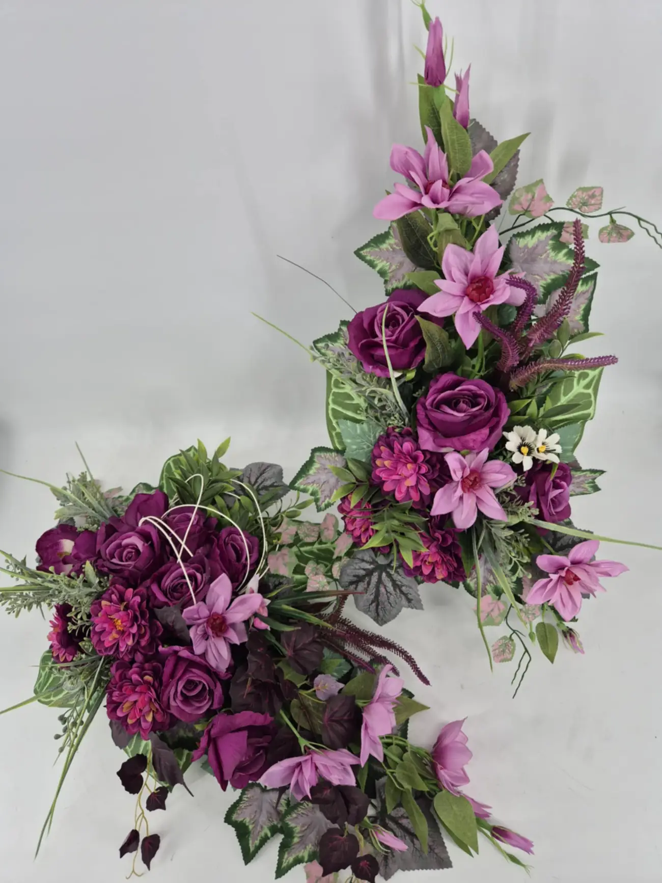 Kompozycje nagrobne stroik z kwiatów sztucznych na cmentarz (15)