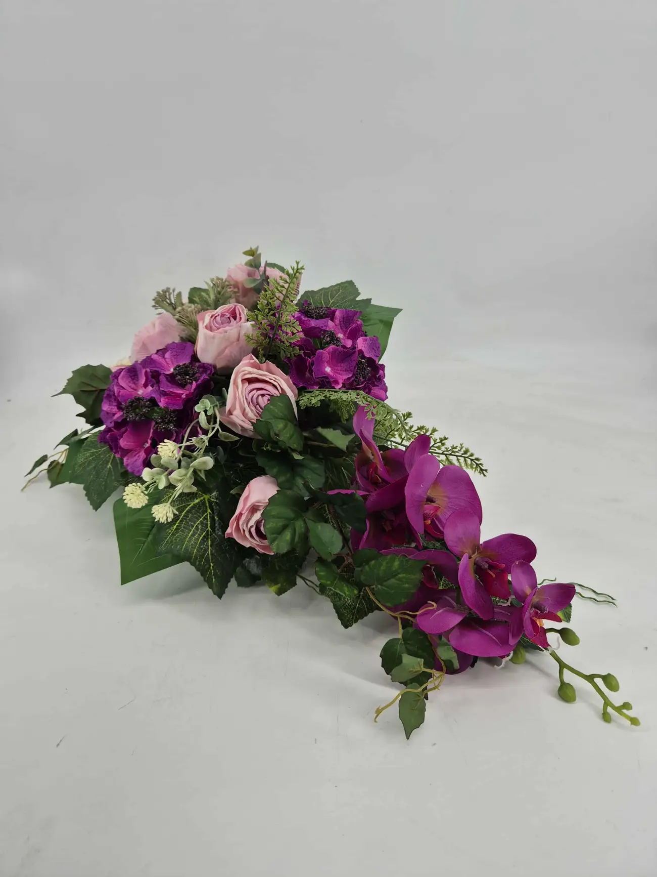 Kompozycje nagrobne stroik z kwiatów sztucznych na cmentarz (16)