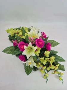 Kompozycje nagrobne stroik z kwiatów sztucznych na cmentarz (17)