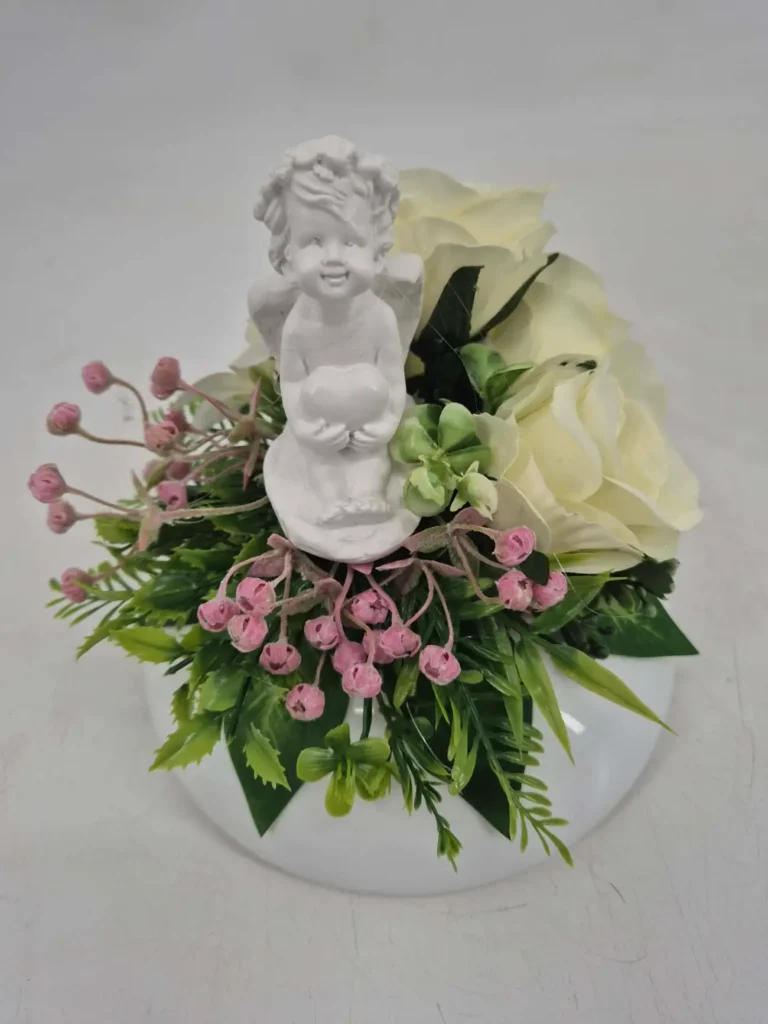 Kompozycje nagrobne stroik z kwiatów sztucznych na cmentarz 