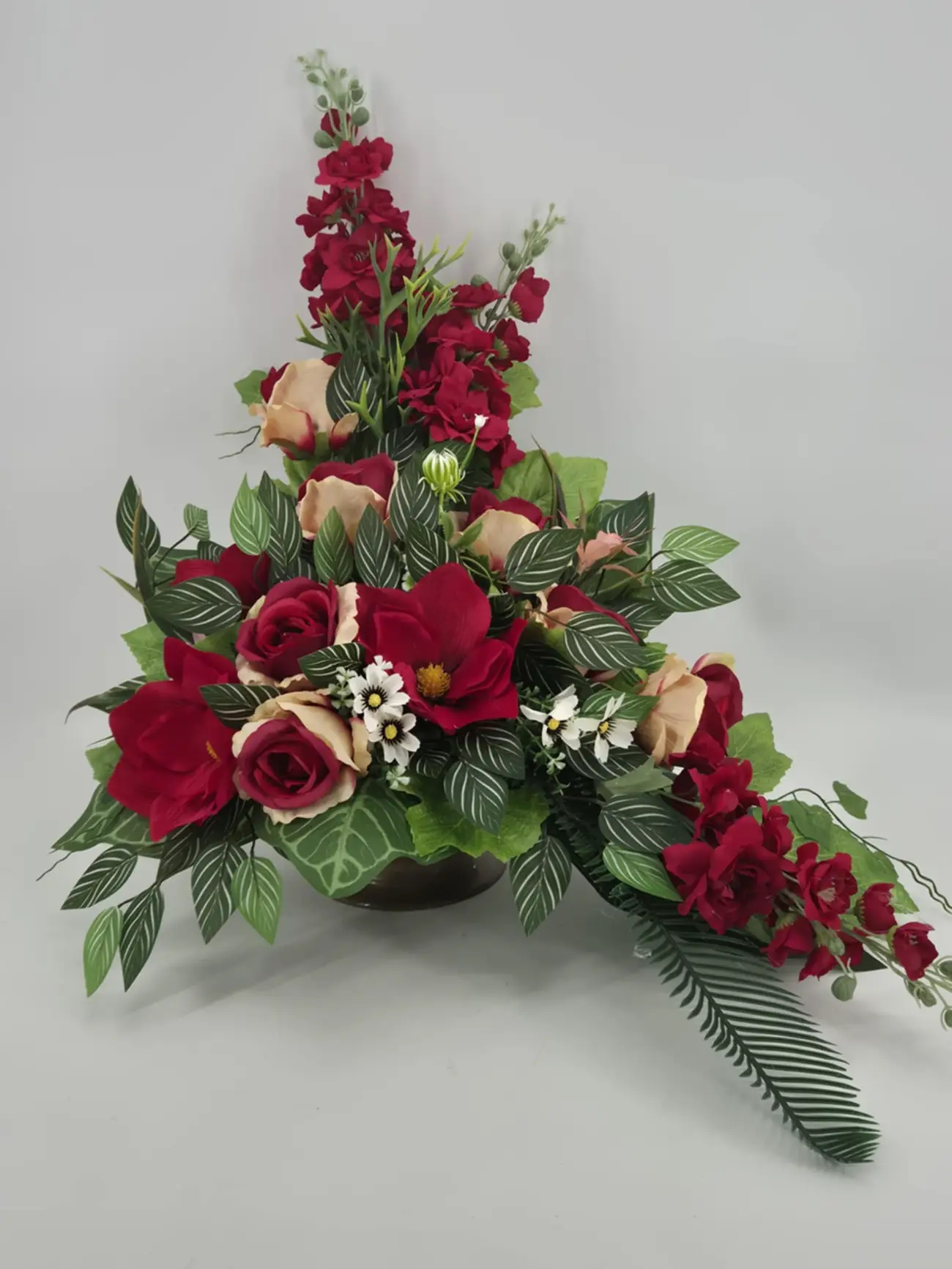 Kompozycje nagrobne stroik z kwiatów sztucznych na cmentarz (19)