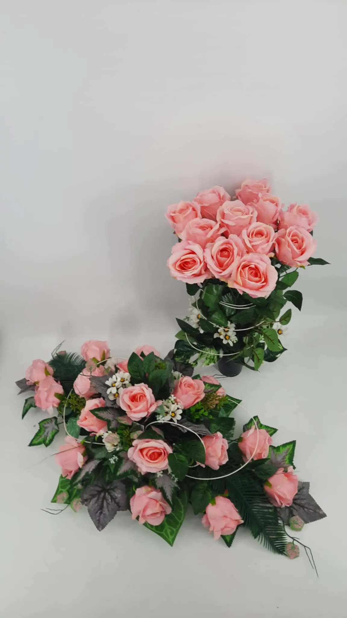 Kompozycje nagrobne stroik z kwiatów sztucznych na cmentarz (9)