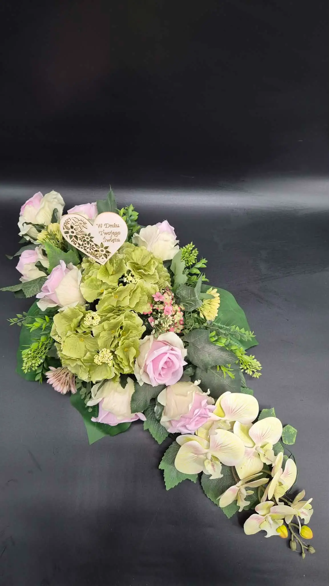 Kompozycje okolicznościowe z sztucznych kwiatów wykonane przez florystki z KP Paula (2)