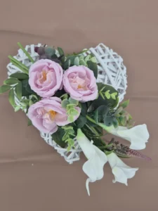 Kompozycje okolicznościowe z sztucznych kwiatów wykonane przez florystki z KP Paula (8)