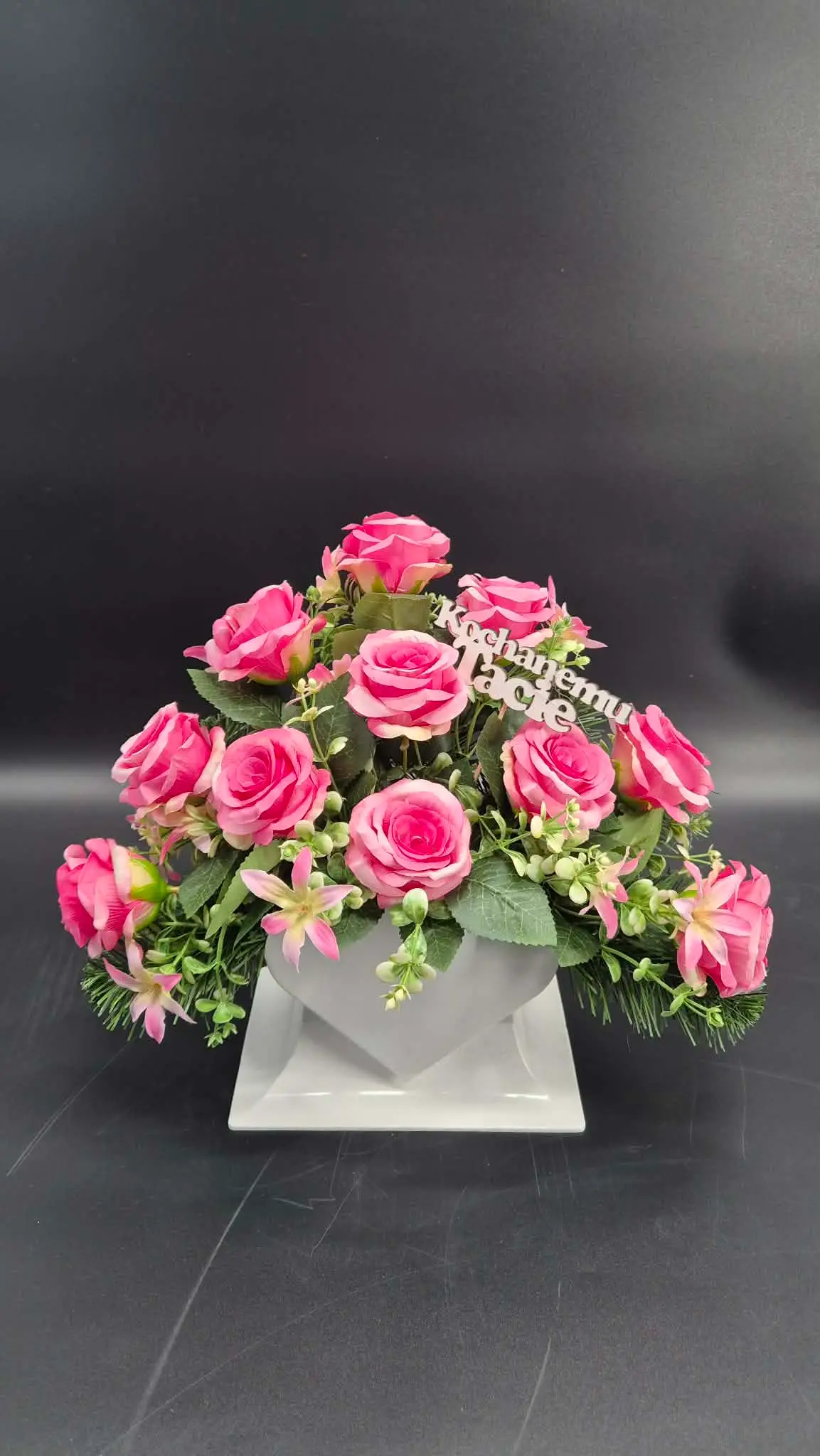 Kompozycje okolicznościowe z sztucznych kwiatów wykonane przez florystki z KP Paula (9)