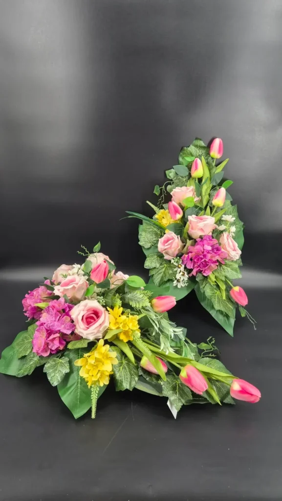 Stroiki wielkanocne z kwiatów sztucznych